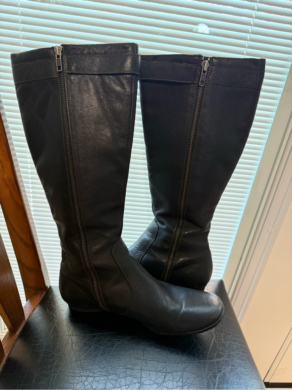 Børn Women's Size 8.5 Black
Leather Knee High Riding Boots Zip Plaid Lined